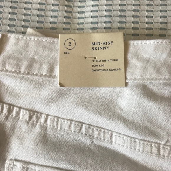 🚨SOLD🚨 NWT WHITE SKINNY JEANS - Picture 3 of 5